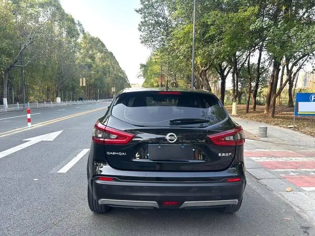 Nissan Qashqai 2.0 L XV Smart Edition