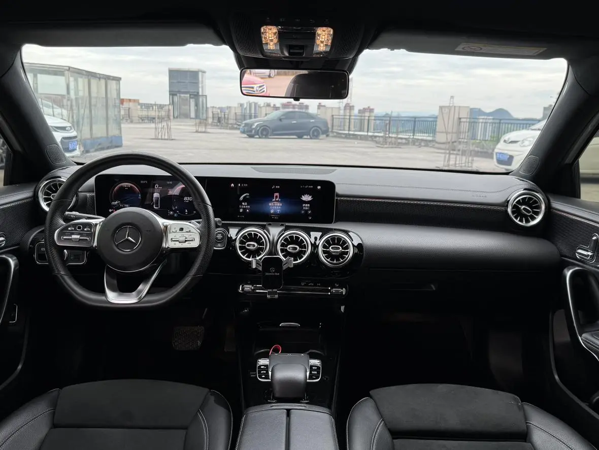 Mercedes-Benz Mercedes-Benz A-class Facelift A 200 L sports sedan