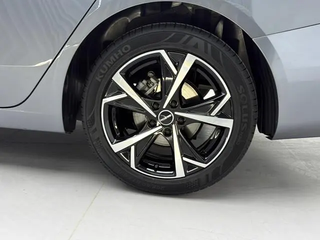 Roewe Roewe i5 1.5L CVT Premium Edition