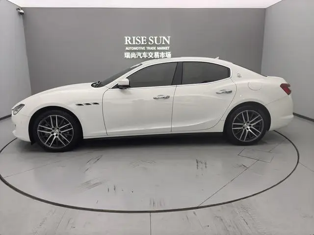 Maserati Ghibli 3.0T 350Hp standard version Country V