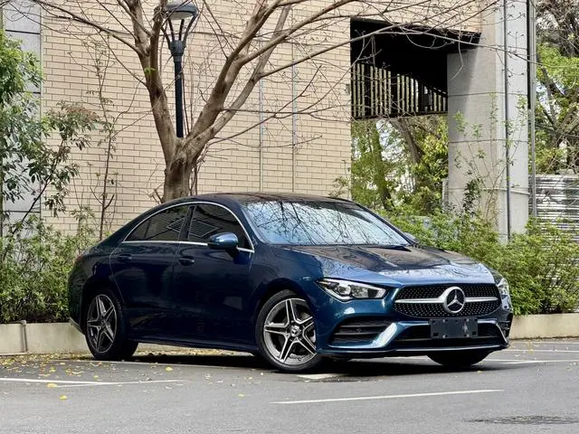 Mercedes-Benz Mercedes-Benz CLA CLA 200 four-door coupe