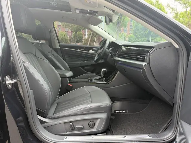 Volkswagen Passat PHEV 430PHEV Hybrid Deluxe Edition