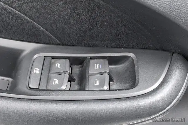 Roewe Roewe i5 1.5L automatic 4G Interconnection Linghao Ultimate Edition