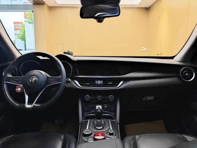 Alfa Romeo Stelvio 2.0T 200HP Elite Edition