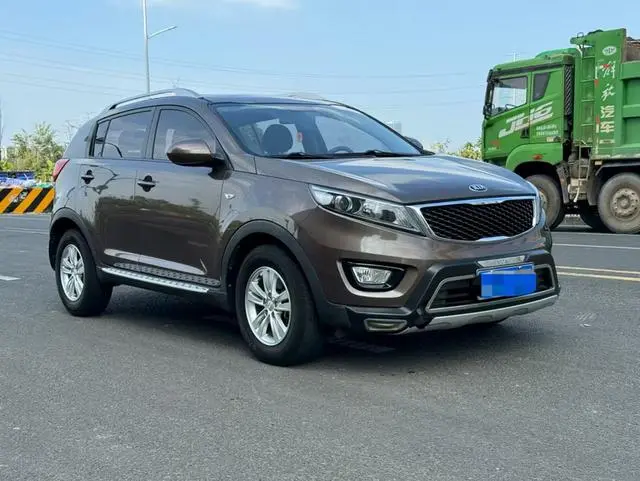 Kia Smart running 2.0L automatic two-wheel drive version GL