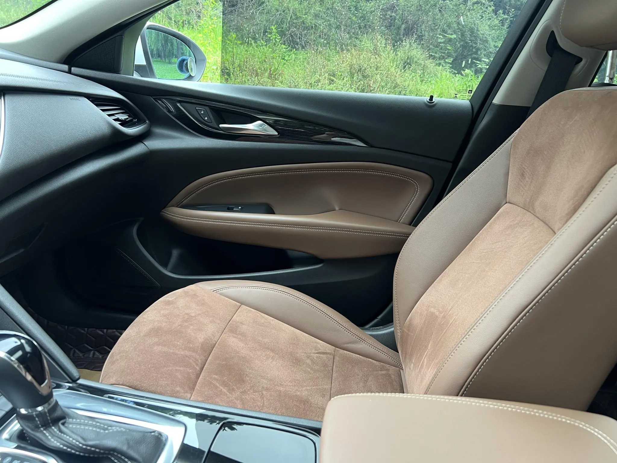 Buick Regal 20T Elite Country VI