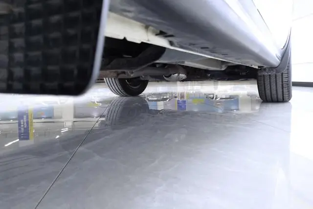 Kia Smart running 2.0L automatic two-wheel drive version DLX