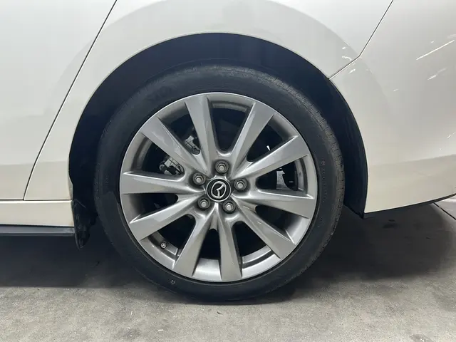 Mazda Mazda 3 Angkesaila 2.0L automatic quality dazzling version