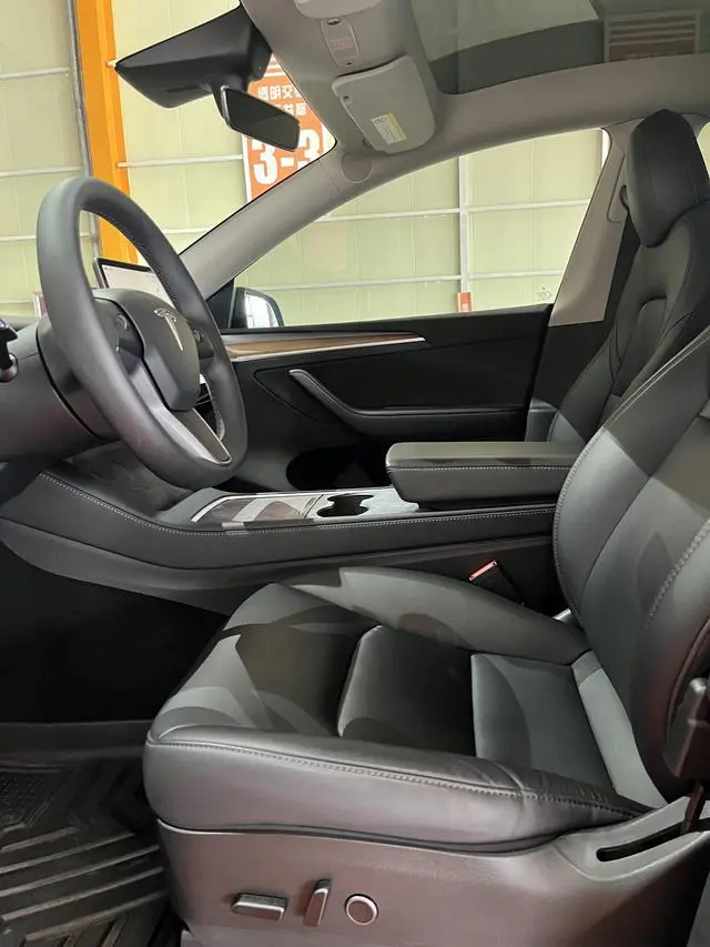 Tesla Model Y Facelifted rear-wheel drive version