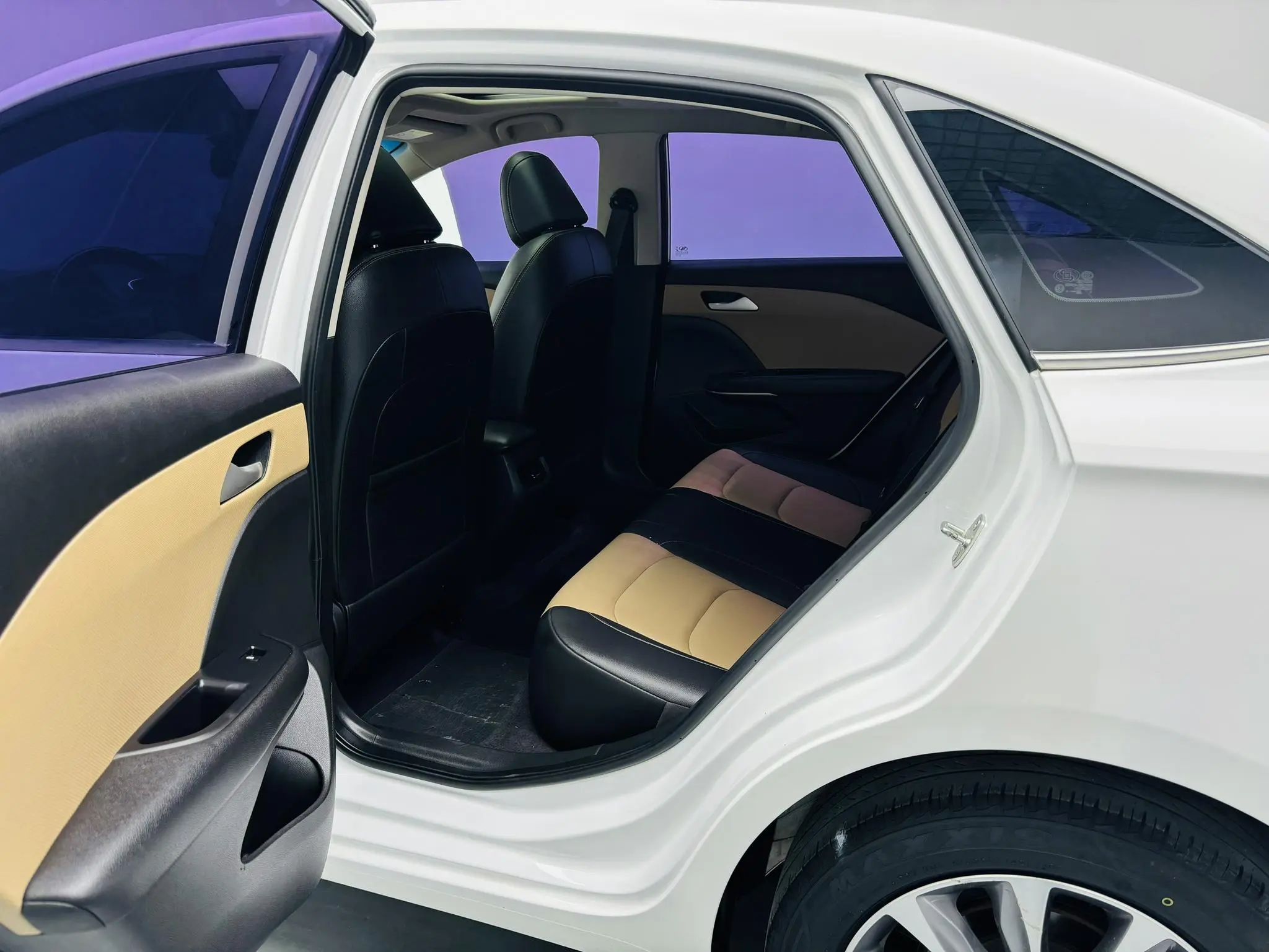 Chevrolet Cruze 320 automatic Enjoy Skylight version