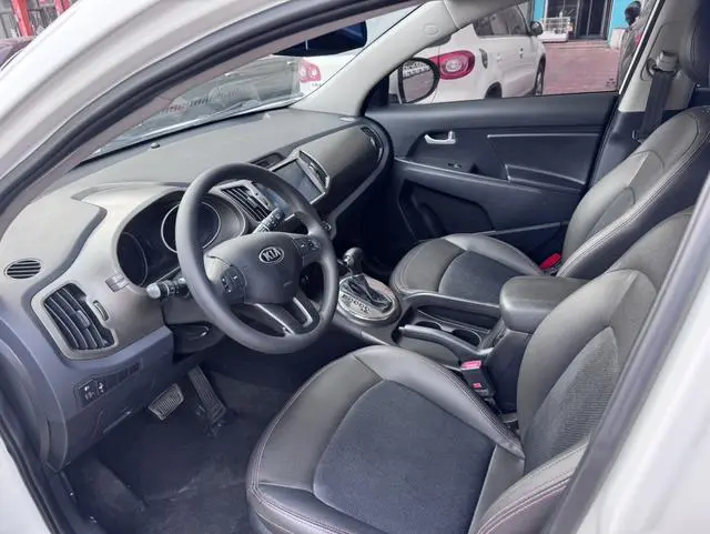 Kia Smart running 2.0L automatic two-wheel drive version GL