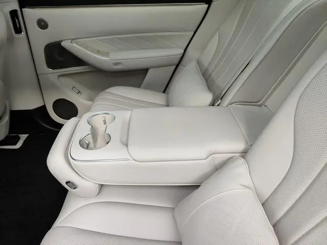 AITO Ask the world M8 Extended range Max+ five-seater version