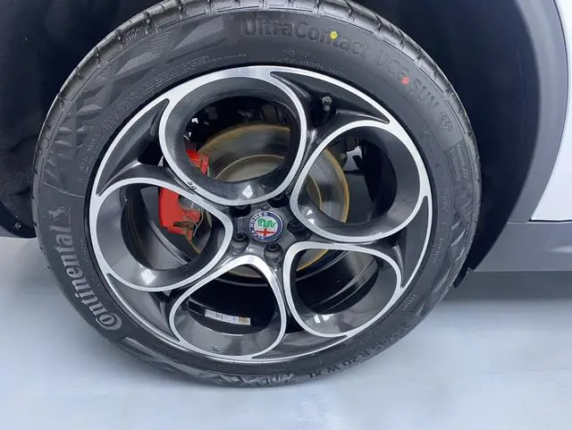 Alfa Romeo Stelvio 2.0T 280HP Deluxe Edition