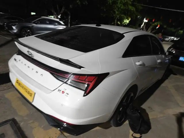 Hyundai Elantra 1.5L CVT LUX Premium Edition