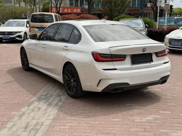 BMW BMW 3 Series Facelift 325Li M sports suit