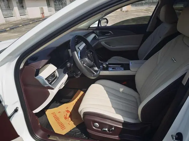 Hongqi Hongqi H5 2.0T Automatic Smart Union flag collar version