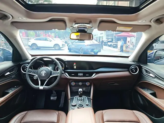 Alfa Romeo Stelvio 2.0T 200HP Elite Edition