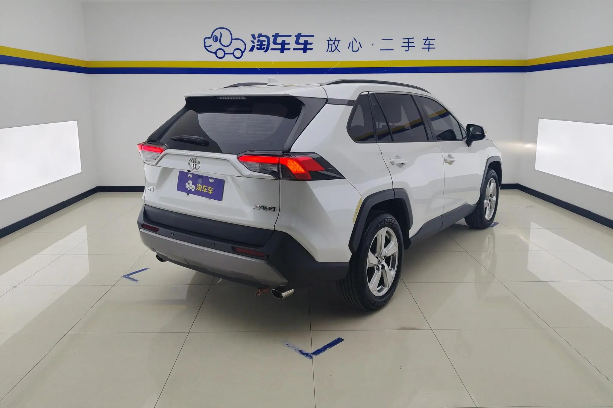 TOYOTA RAV4 Rongfang 2.0L CVT two-wheel drive fashion Plus version