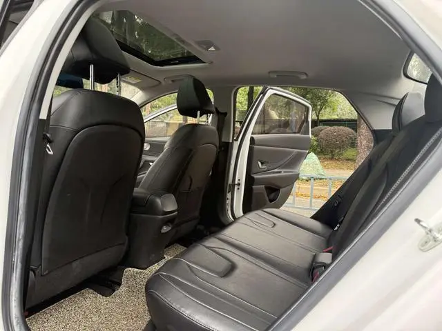 Hyundai Elantra 1.5L CVT LUX Premium Edition