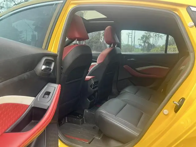 MG MG5 180DVVT Manual Youth Deluxe Edition