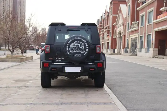 Beijing Beijing off-road BJ40 2.0D automatic four-wheel drive blade Hero version knight type