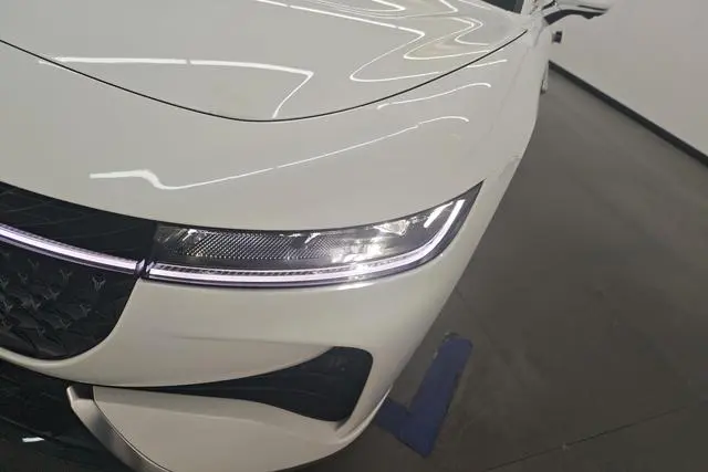 VOYAH Lantu chasing light PHEV Ultra-long battery life, four-wheel drive executive edition