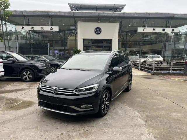 Volkswagen Touran L 280TSI Extension Edition 6-seater Country VI