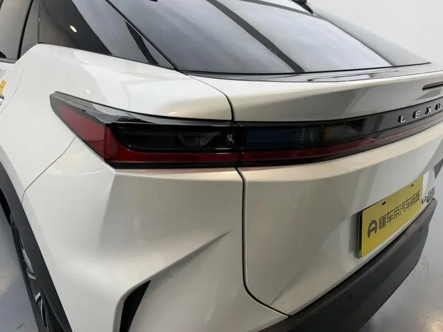 Lexus Lexus RZ 450e DIRECT4 vertical version