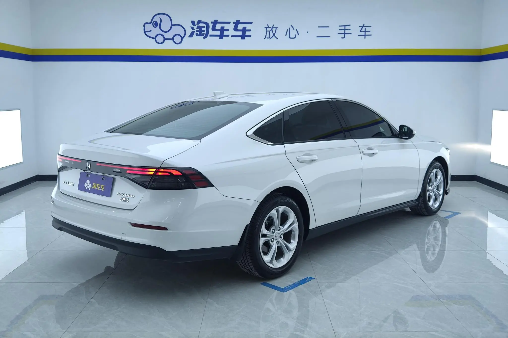 Honda Accord Rui*T Dynamic 260TURBO Deluxe Edition