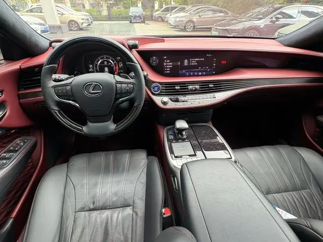 Lexus Lexus LS 500h Executive Edition Country V