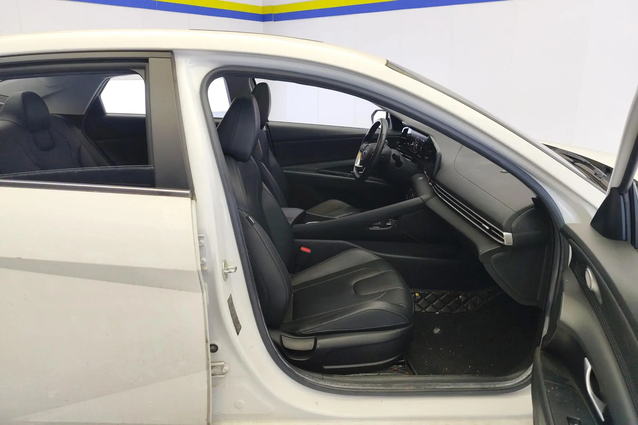 Hyundai Elantra 1.5L CVT LUX Premium Edition