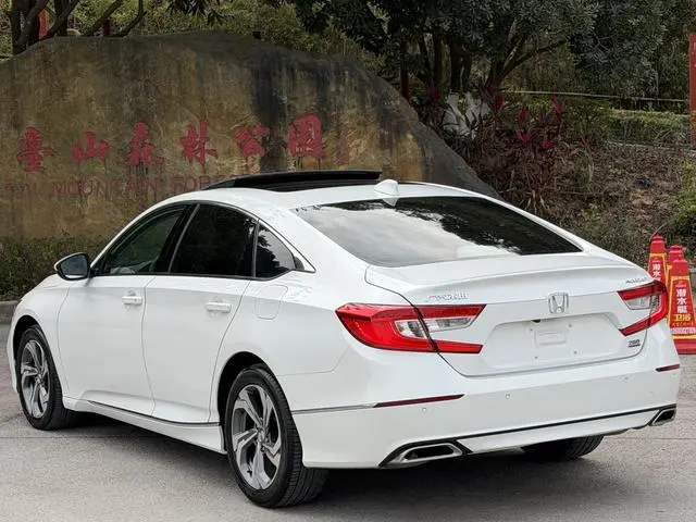 Honda Accord 260TURBO Premium Edition Country V