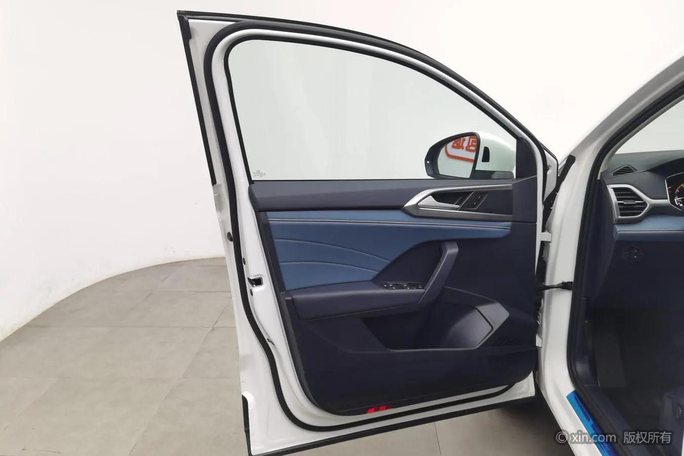Volkswagen Tuyue 300TSI two-wheel drive full moon version