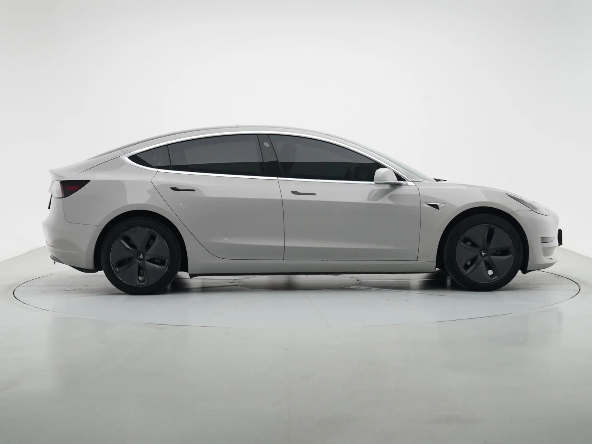 Tesla Model 3 Upgraded version of standard battery life rear drive