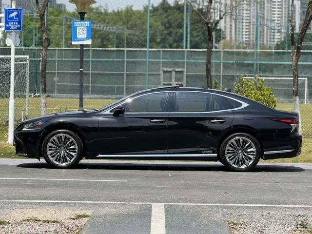 Lexus Lexus LS 500h Executive Edition Country VI