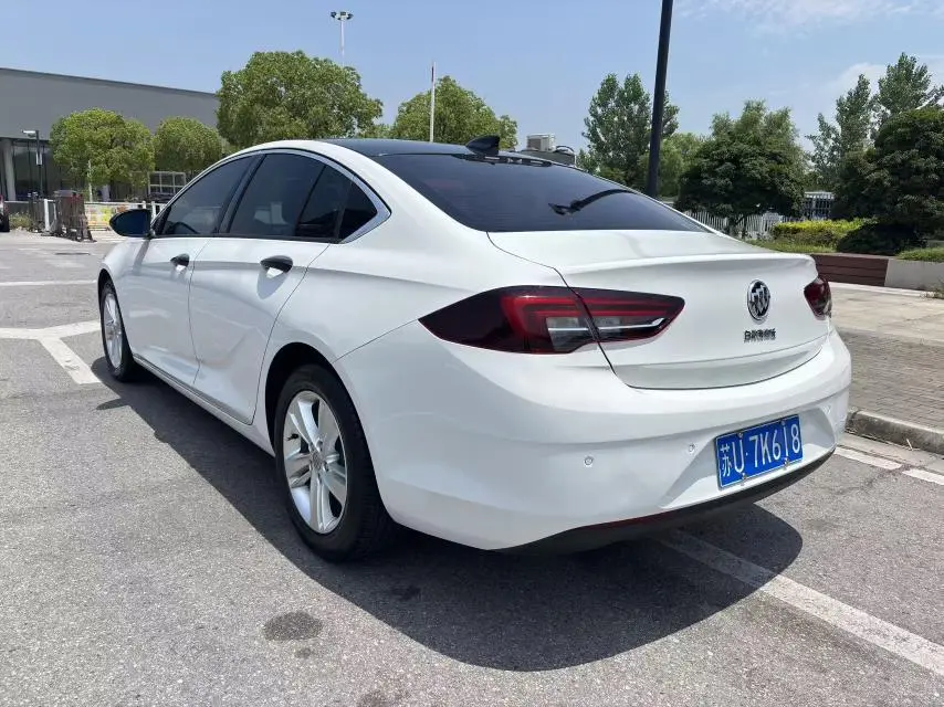 Buick Regal 20T Elite Country VI