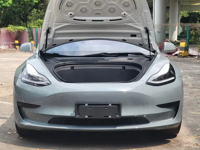 Tesla Model 3 Upgraded version of standard battery life rear drive
