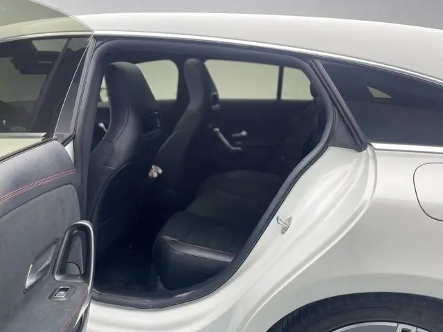 Mercedes-Benz Mercedes-Benz CLA CLA 200 five-door hunting sports car