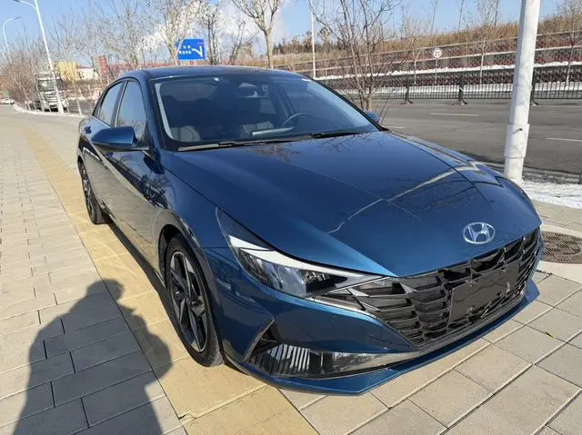 Hyundai Elantra 1.5L CVT LUX Premium Edition