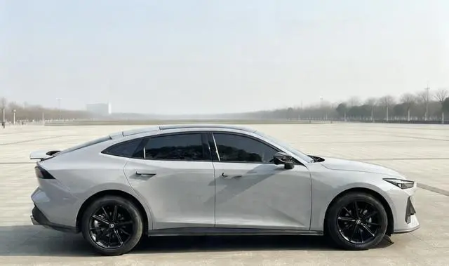 Changan Changan UNI-V 1.5T premium type