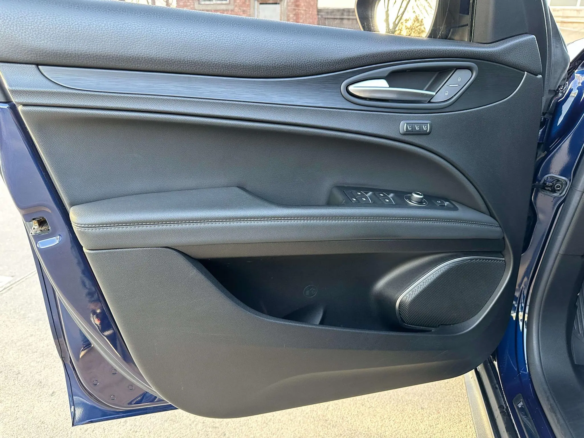 Alfa Romeo Stelvio 2.0T 200HP Deluxe Edition