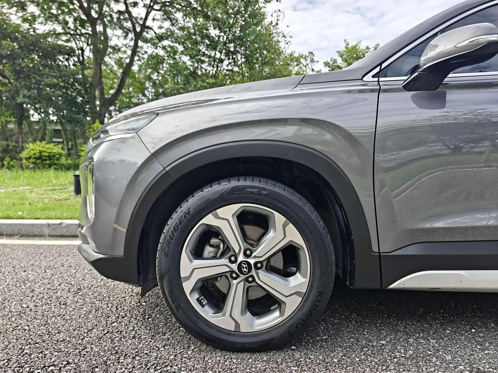 Hyundai Shengda 380 TGDi GLS automatic two-wheel drive deluxe edition Country V