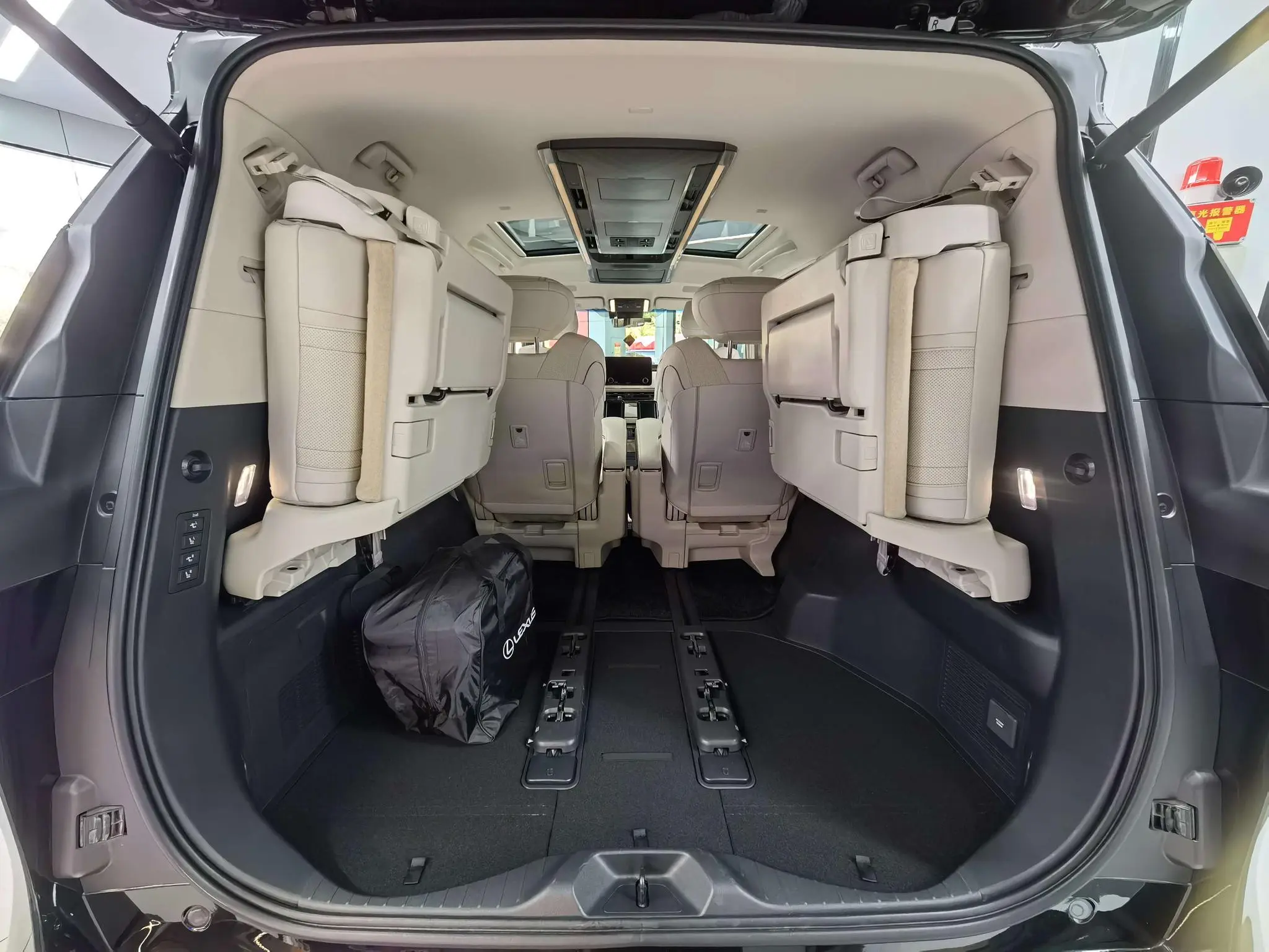 Lexus Lexus LM 500h DIRECT4 six-seater premium edition