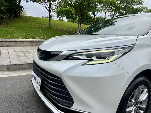 TOYOTA Saina 2.5L Hybrid Extreme Edition