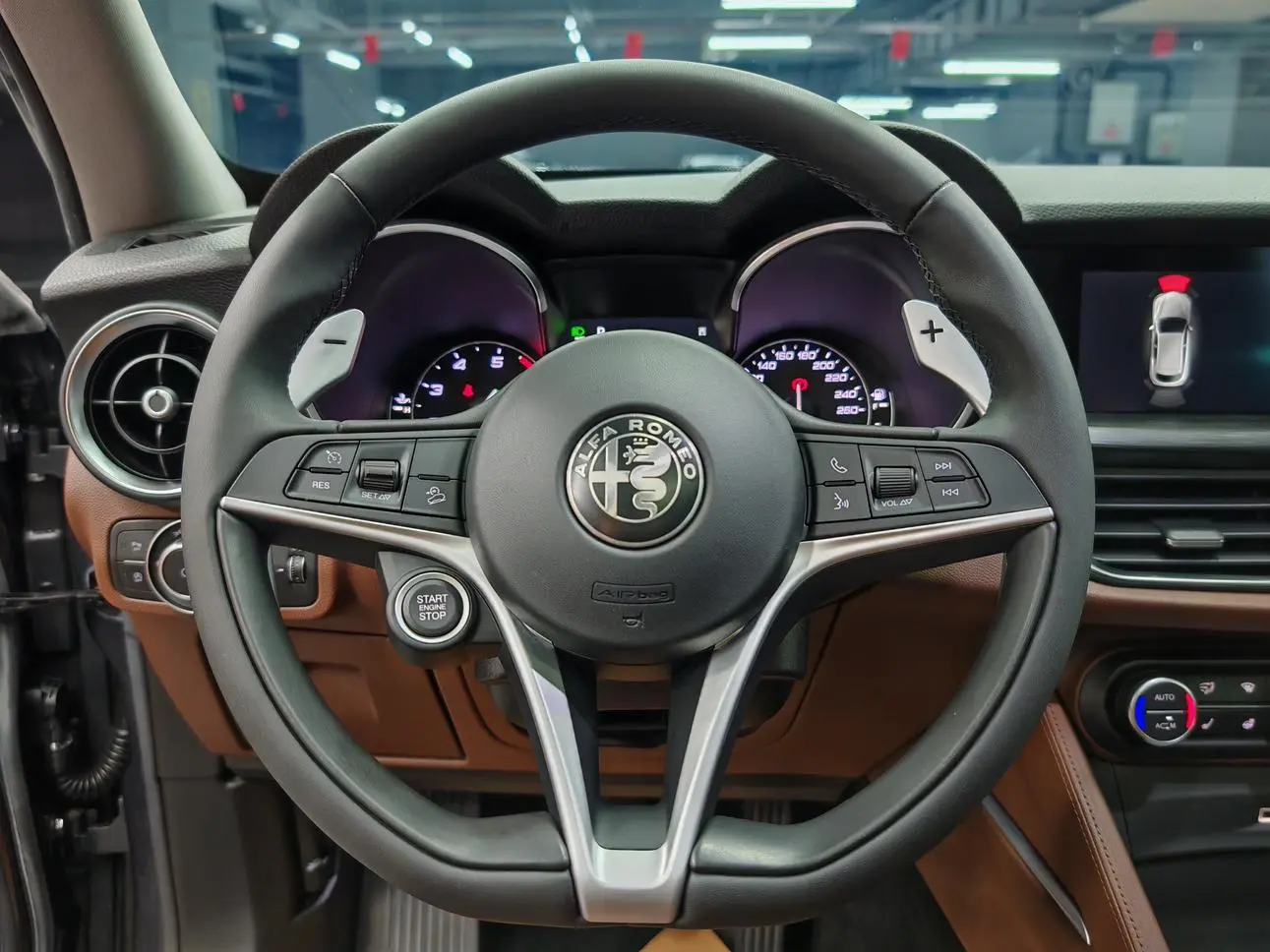 Alfa Romeo Stelvio 2.0T 280HP Deluxe Edition