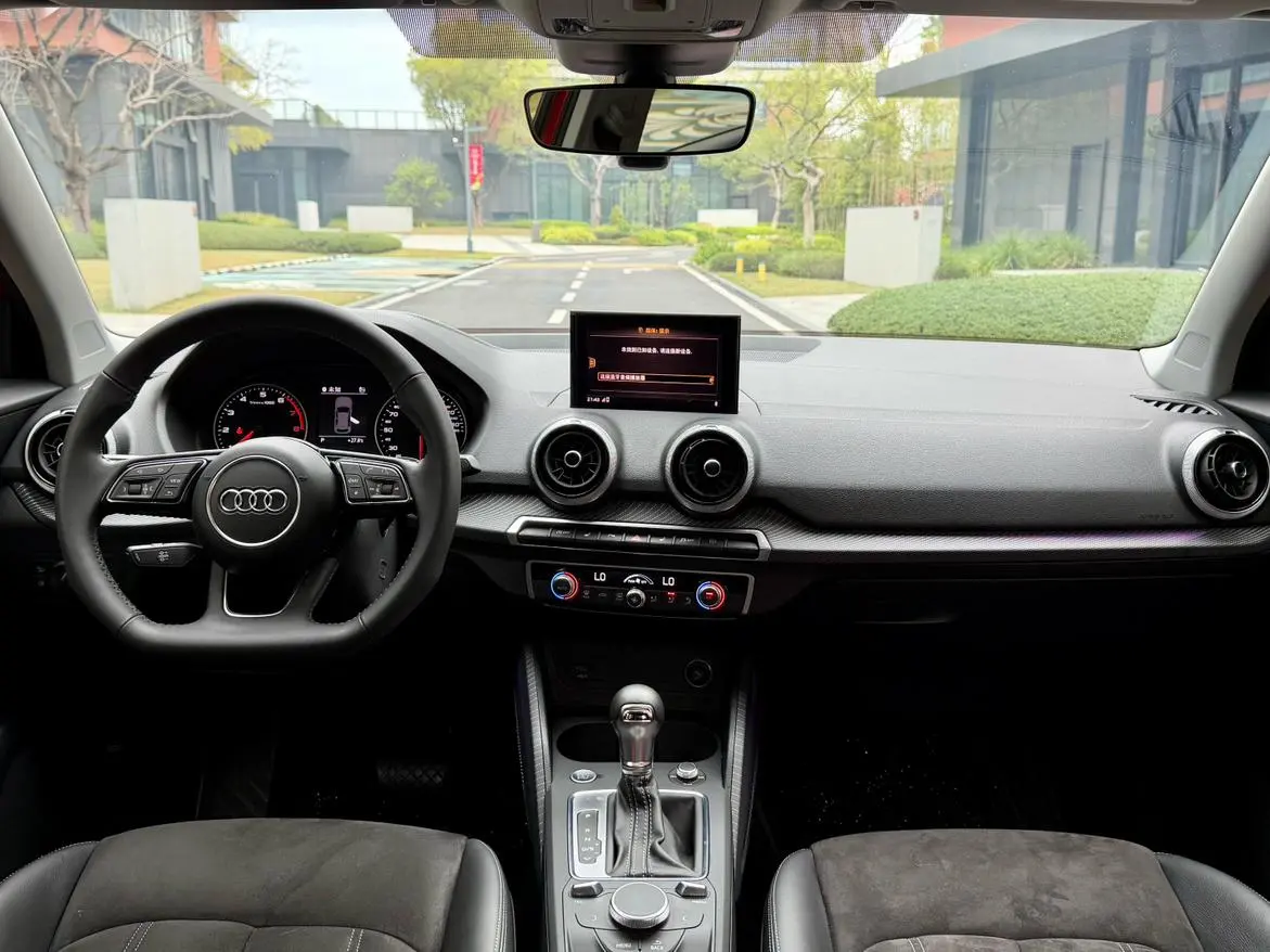 Audi Audi Q2L 35 TFSI fashion and elegant