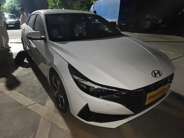 Hyundai Elantra 1.5L CVT LUX Premium Edition