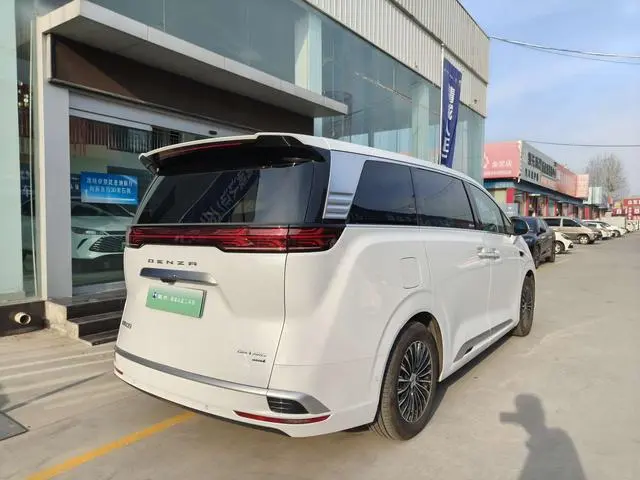 Denza Denza D9 DM Smart driving version 1020 four-wheel drive flagship model