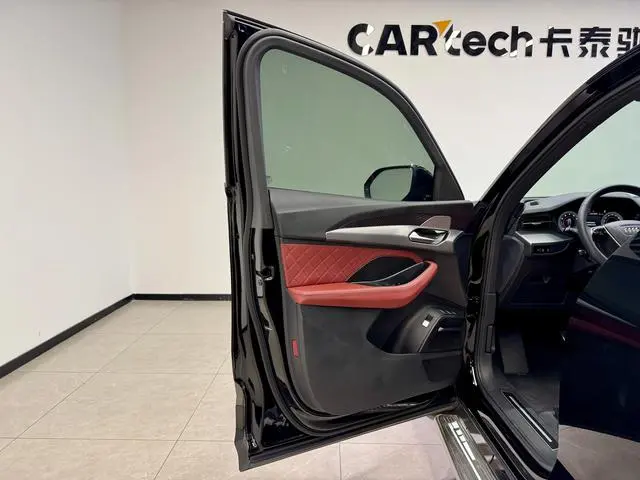 Audi Audi Q6 45TFSI quattro Black Samurai Edition Flying Riding Set 6 Seats