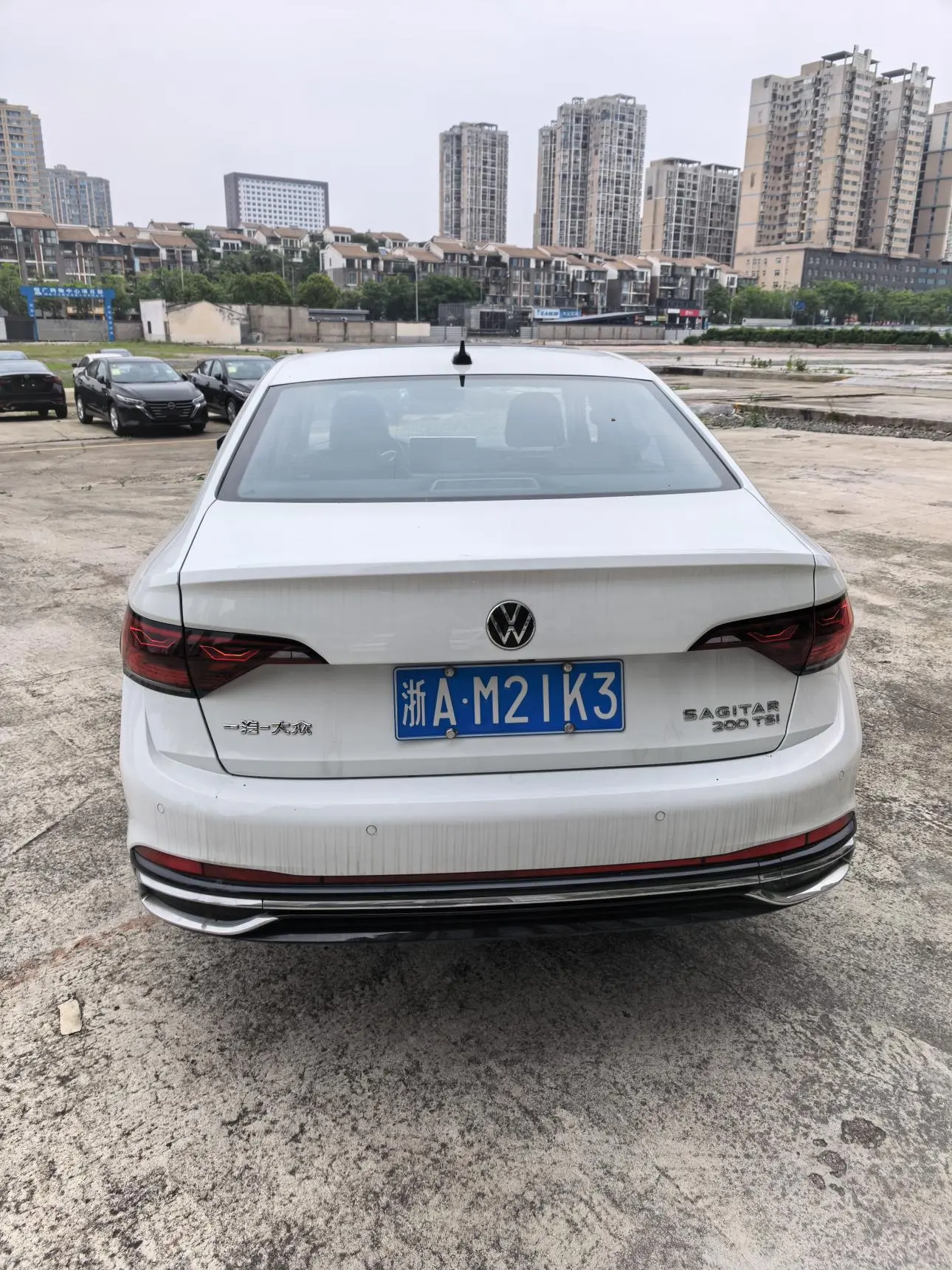Volkswagen Sagitar 200TSI DSG Flying Edition